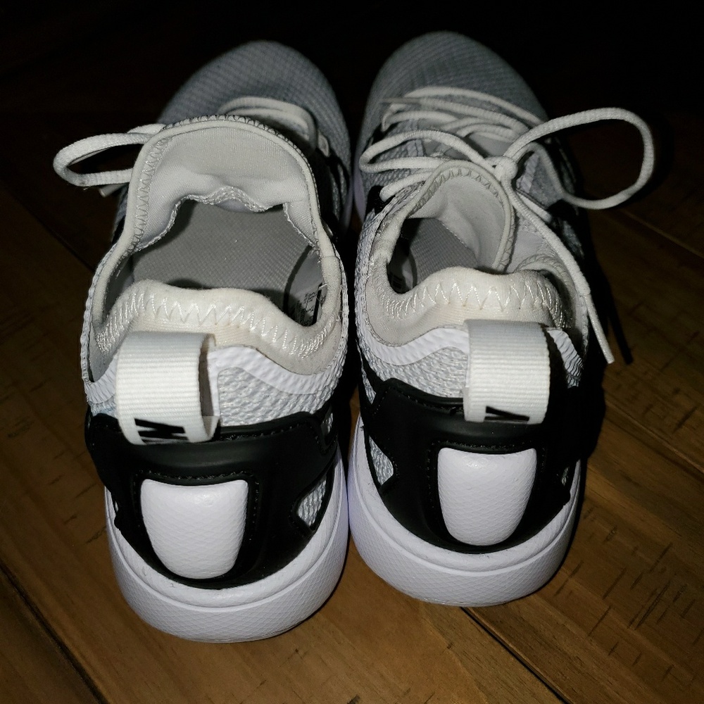 Nike Tennis Shoes - Picture 3 of 5